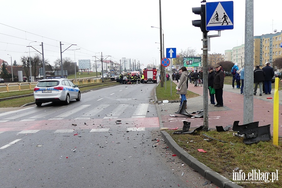 Pk. Dbka-Wgrowska: wypadek na skrzyowaniu. Jedna osoba w szpitalu, fot. 1