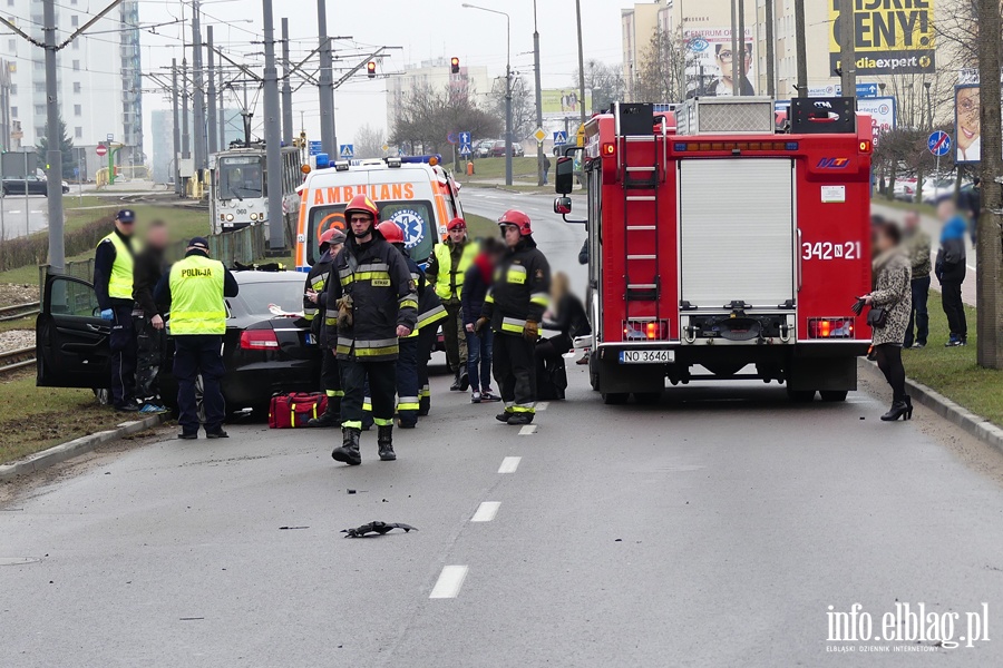 Pk. Dbka-Wgrowska: wypadek na skrzyowaniu. Jedna osoba w szpitalu, fot. 3