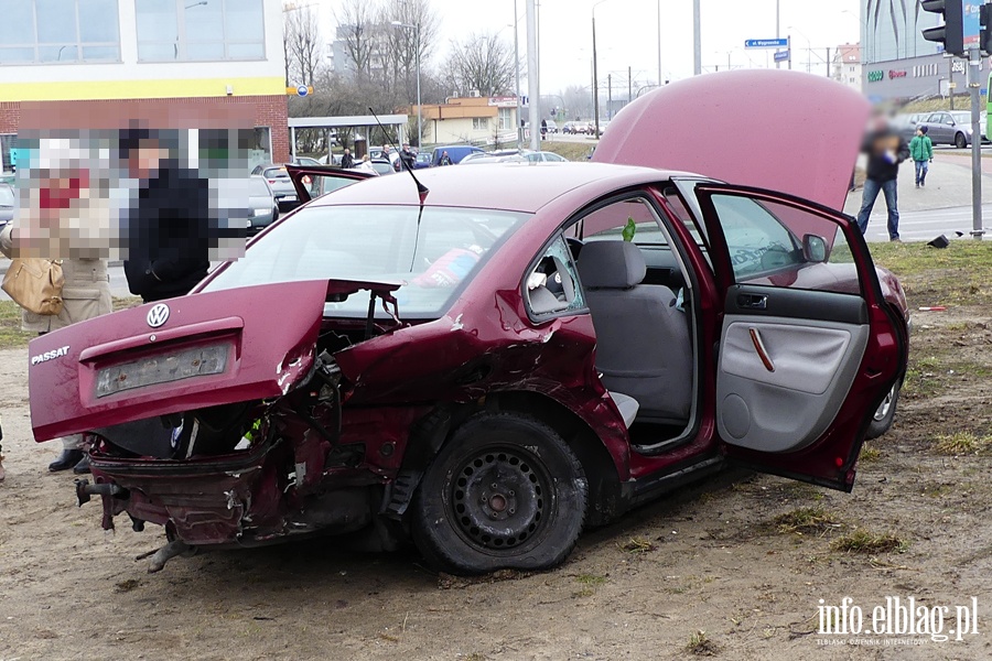 Płk. Dąbka-Węgrowska: wypadek na skrzyżowaniu. Jedna osoba w szpitalu, fot. 4