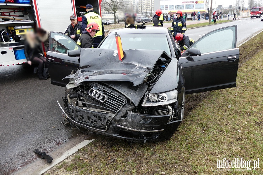 Płk. Dąbka-Węgrowska: wypadek na skrzyżowaniu. Jedna osoba w szpitalu, fot. 7