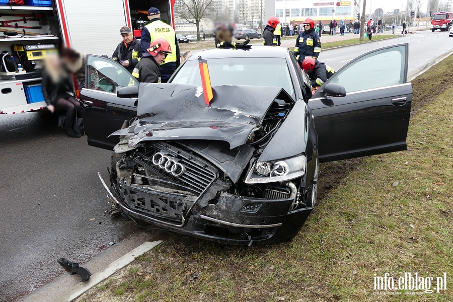 Pk. Dbka-Wgrowska: wypadek na skrzyowaniu. Jedna osoba w szpitalu, fot. 7