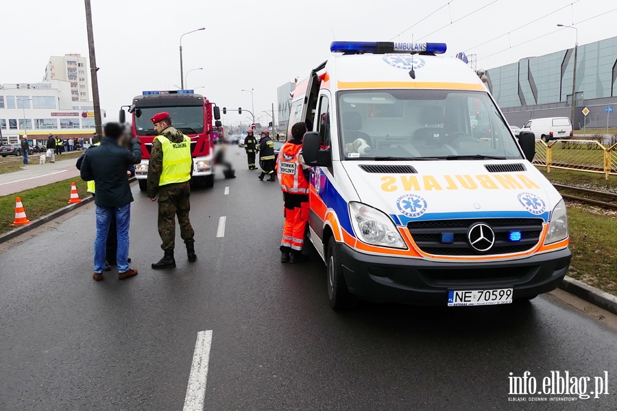 Płk. Dąbka-Węgrowska: wypadek na skrzyżowaniu. Jedna osoba w szpitalu, fot. 8