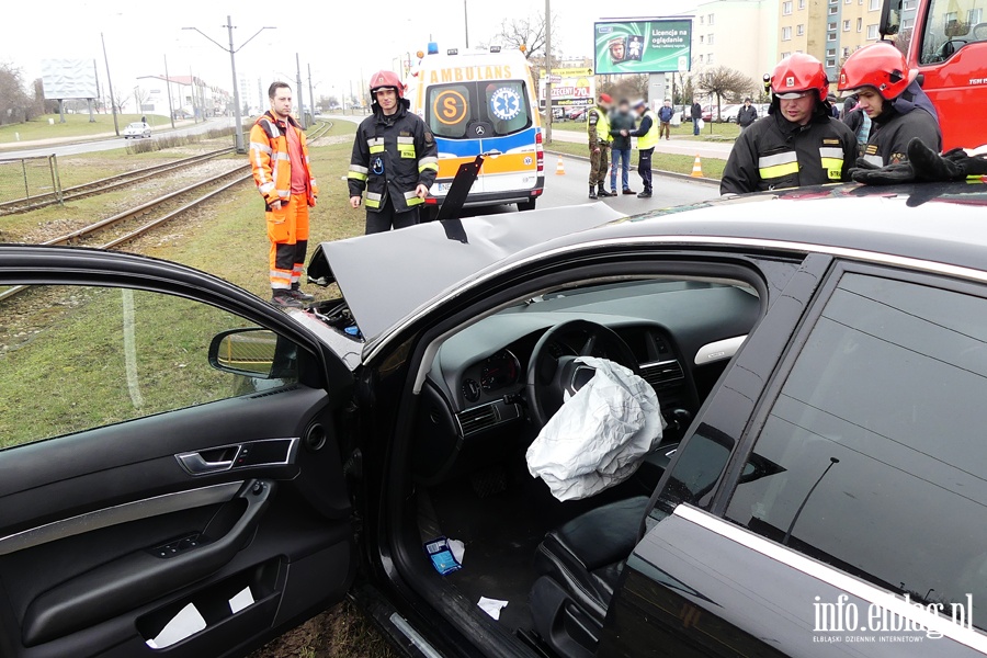 Pk. Dbka-Wgrowska: wypadek na skrzyowaniu. Jedna osoba w szpitalu, fot. 11