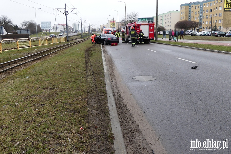 Pk. Dbka-Wgrowska: wypadek na skrzyowaniu. Jedna osoba w szpitalu, fot. 12