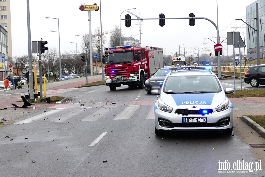 Płk. Dąbka-Węgrowska: wypadek na skrzyżowaniu. Jedna osoba w szpitalu, fot. 13