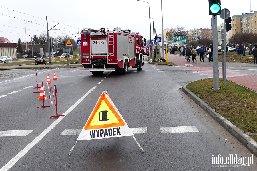 Płk. Dąbka-Węgrowska: wypadek na skrzyżowaniu. Jedna osoba w szpitalu, fot. 14
