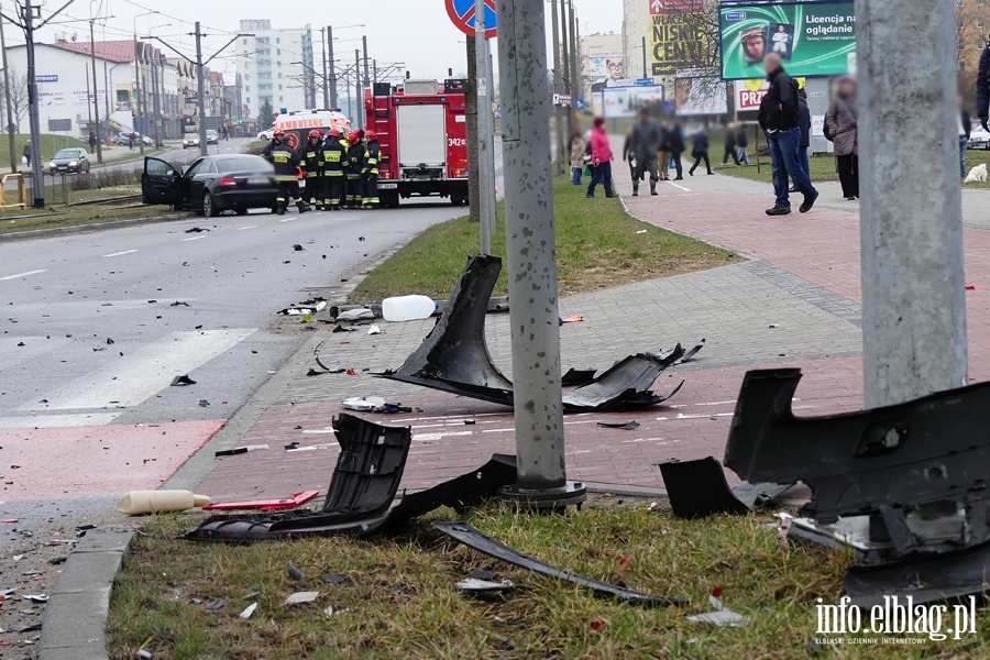 Płk. Dąbka-Węgrowska: wypadek na skrzyżowaniu. Jedna osoba w szpitalu, fot. 15