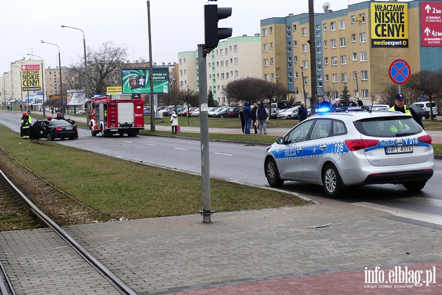 Płk. Dąbka-Węgrowska: wypadek na skrzyżowaniu. Jedna osoba w szpitalu, fot. 18