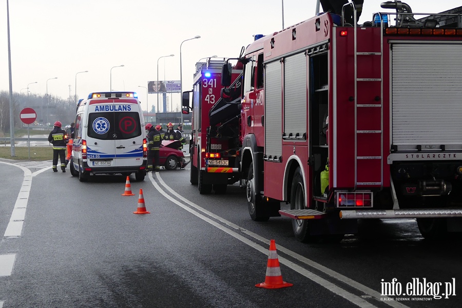 Pasłęcka: wypadek na wlocie do Elbląga. Jedna poszkodowana osoba w szpitalu, fot. 1