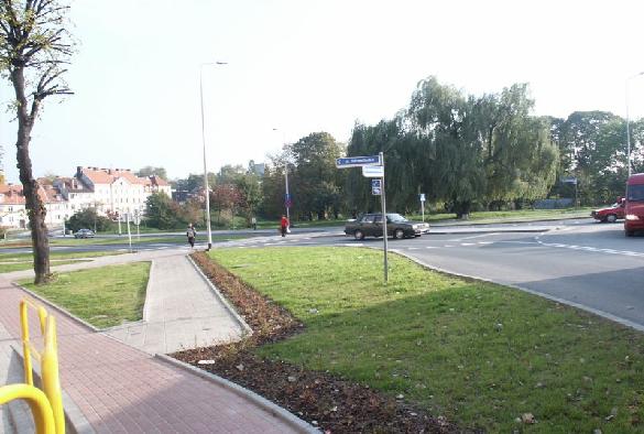 Nowopowstae rondo u zbiegu ulic Nowowiejskiej - Traugu, fot. 1