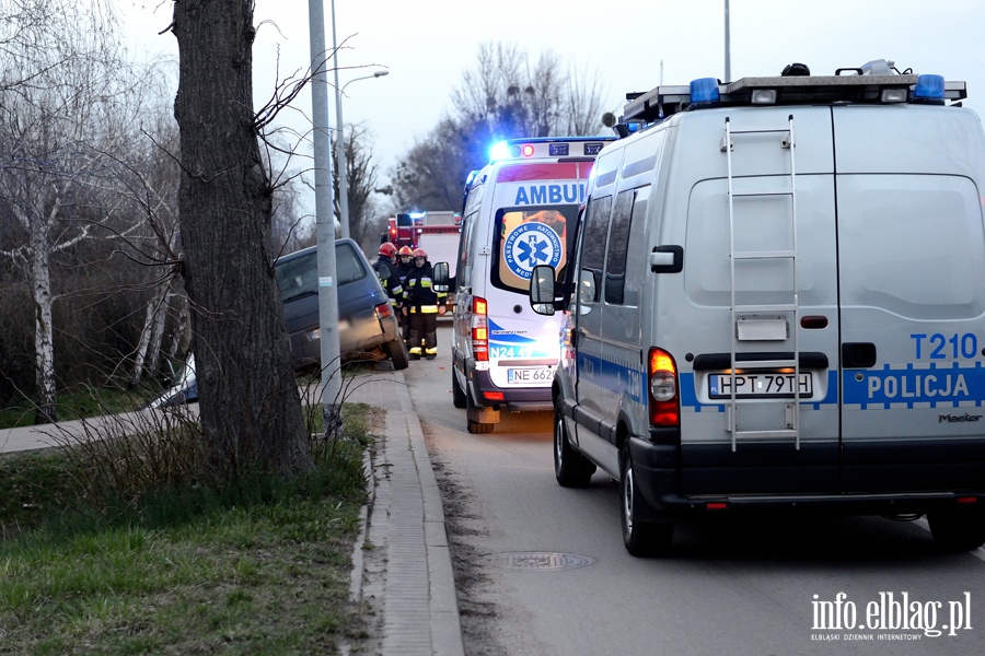 Wypadek na Radomskiej. Dwie osoby, w tym dziecko, przewiezione do szpitala, fot. 1