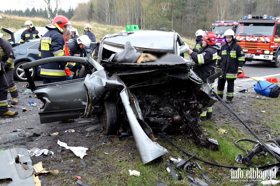 Tragiczny wypadek na S22. Trzy osoby nie żyją, dwie są ranne, fot. 7