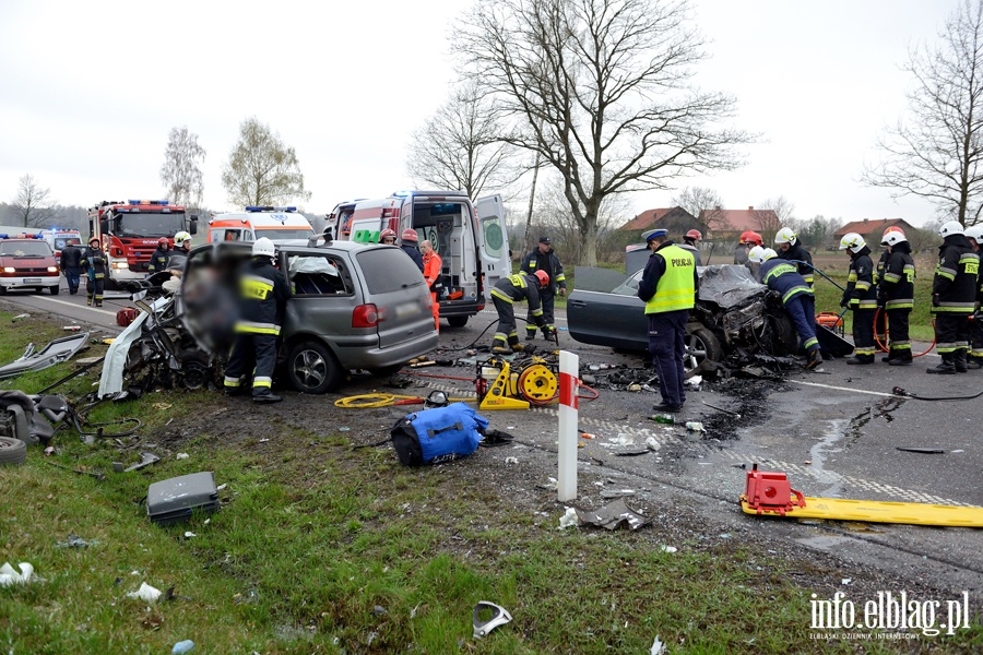 Tragiczny wypadek na S22. Trzy osoby nie żyją, dwie są ranne, fot. 12