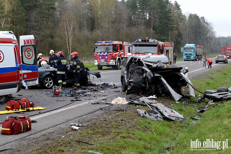 Tragiczny wypadek na S22. Trzy osoby nie żyją, dwie są ranne, fot. 21