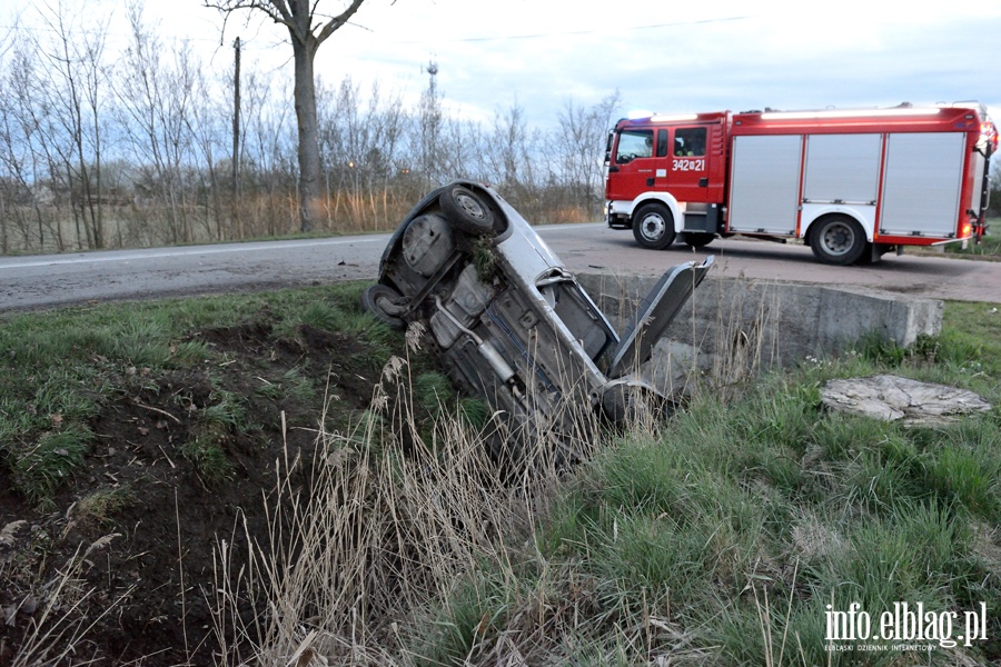 Wypadek na Mazurskiej. Jedna poszkodowana osoba zabrana do szpitala, fot. 4