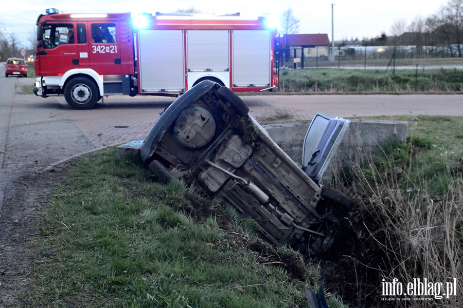 Wypadek na Mazurskiej. Jedna poszkodowana osoba zabrana do szpitala, fot. 6