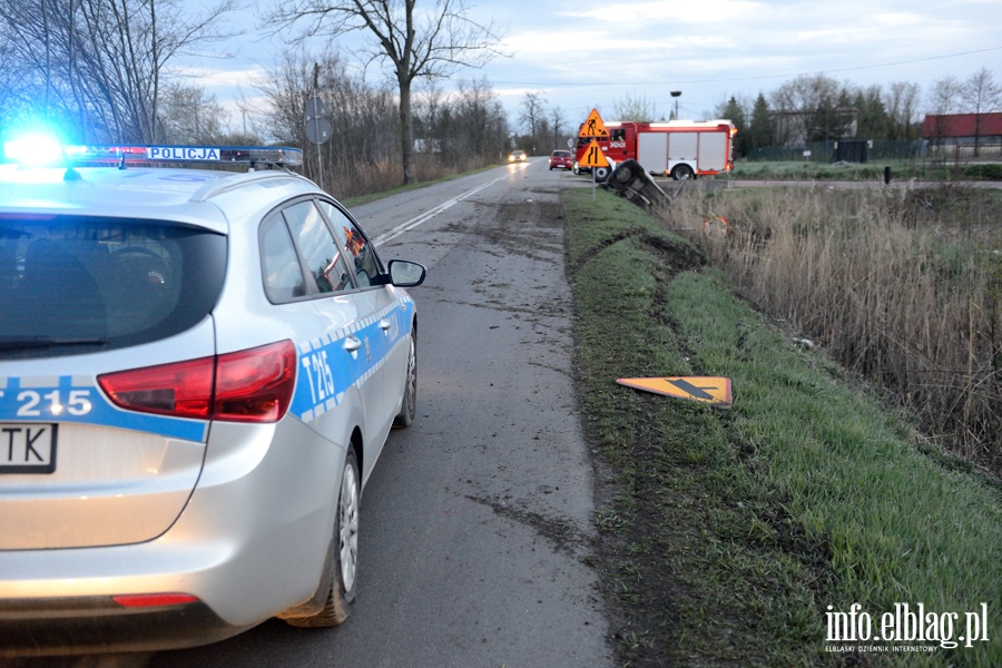 Wypadek na Mazurskiej. Jedna poszkodowana osoba zabrana do szpitala, fot. 8