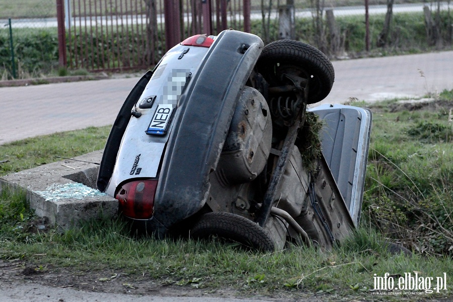 Wypadek na Mazurskiej. Jedna poszkodowana osoba zabrana do szpitala, fot. 9