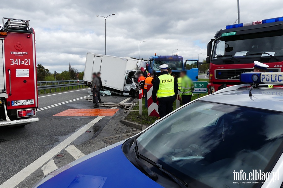 Wze Wschd: czoowe zderzenie dwch ciarwek. Jedna osoba ciko ranna, fot. 5