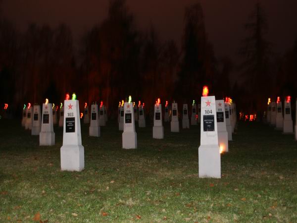Cmentarz onierzy Armii Radzieckiej w dniu Wszystkich , fot. 1