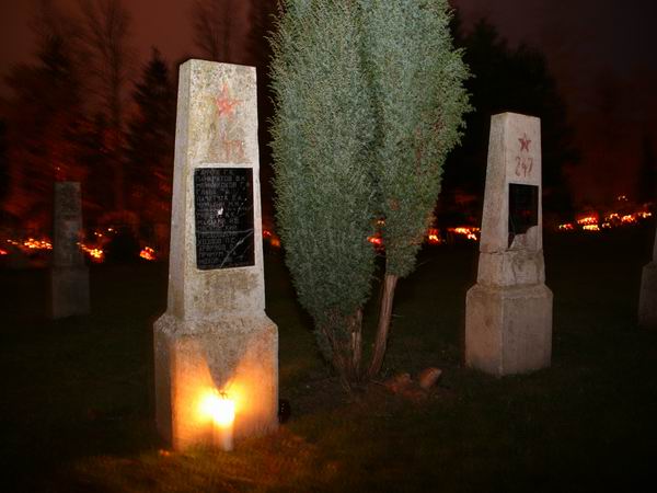 Cmentarz onierzy Armii Radzieckiej w dniu Wszystkich , fot. 2