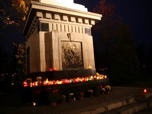 Cmentarz onierzy Armii Radzieckiej w dniu Wszystkich , fot. 3