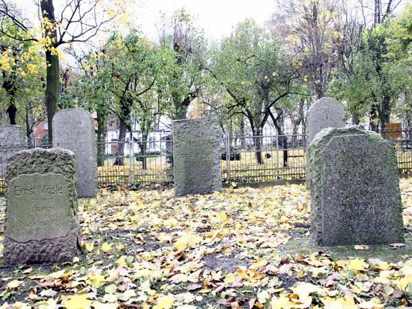Poniemieckie cmentarze ewangelickie przy ul. Sadowej i , fot. 11