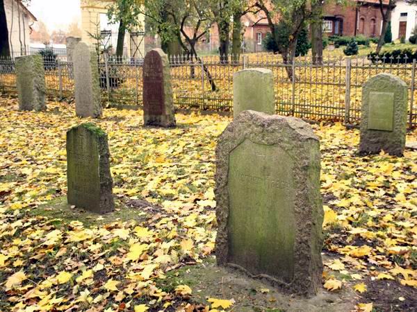 Poniemieckie cmentarze ewangelickie przy ul. Sadowej i , fot. 14
