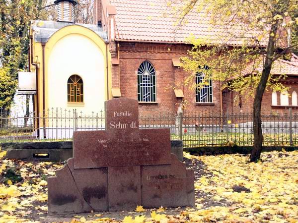 Poniemieckie cmentarze ewangelickie przy ul. Sadowej i , fot. 16