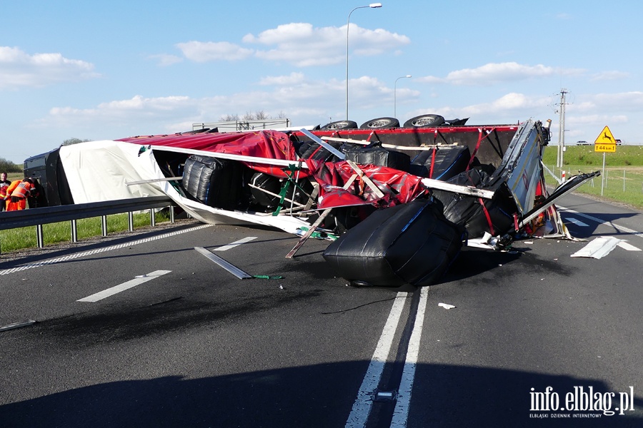 Wypadek na S22. Po zderzeniu dwch pojazdw ciarwka zablokowaa na kilka godzin "Berlink", fot. 2