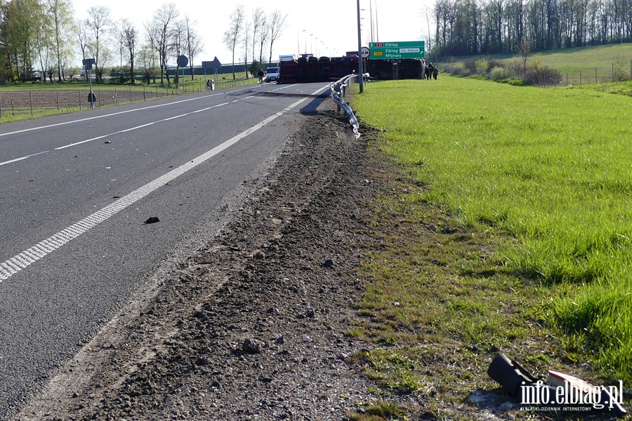 Wypadek na S22. Po zderzeniu dwch pojazdw ciarwka zablokowaa na kilka godzin "Berlink", fot. 12