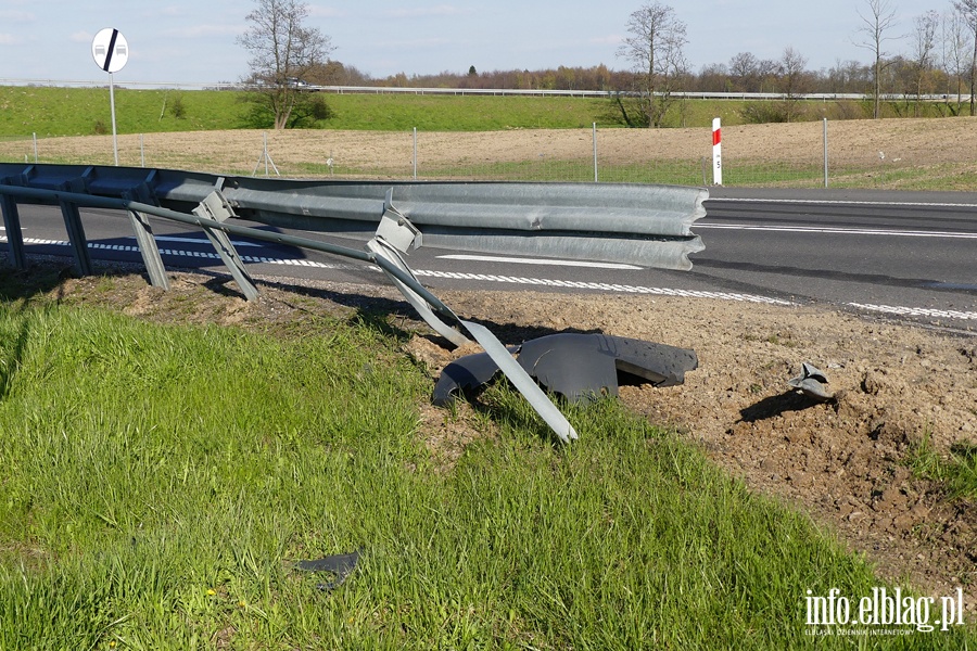 Wypadek na S22. Po zderzeniu dwóch pojazdów ciężarówka zablokowała na kilka godzin "Berlinkę", fot. 17