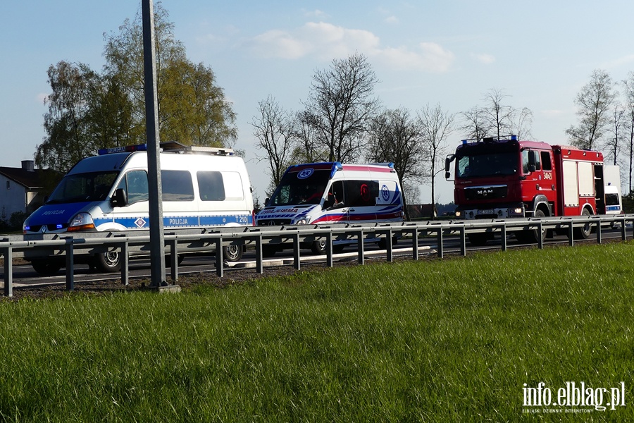 Wypadek na S22. Po zderzeniu dwóch pojazdów ciężarówka zablokowała na kilka godzin "Berlinkę", fot. 18