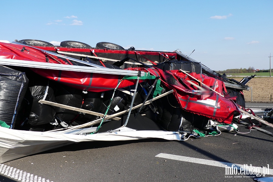 Wypadek na S22. Po zderzeniu dwch pojazdw ciarwka zablokowaa na kilka godzin "Berlink", fot. 20