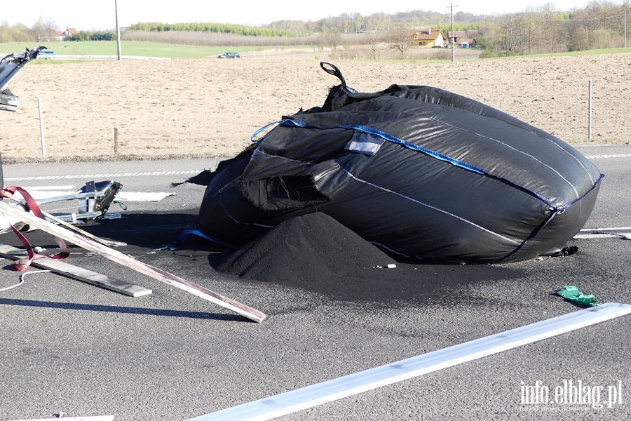 Wypadek na S22. Po zderzeniu dwch pojazdw ciarwka zablokowaa na kilka godzin "Berlink", fot. 21