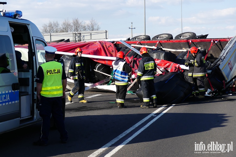 Wypadek na S22. Po zderzeniu dwch pojazdw ciarwka zablokowaa na kilka godzin "Berlink", fot. 29