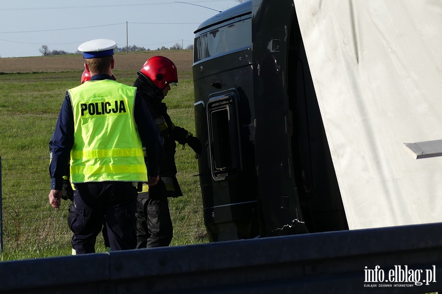 Wypadek na S22. Po zderzeniu dwch pojazdw ciarwka zablokowaa na kilka godzin "Berlink", fot. 31