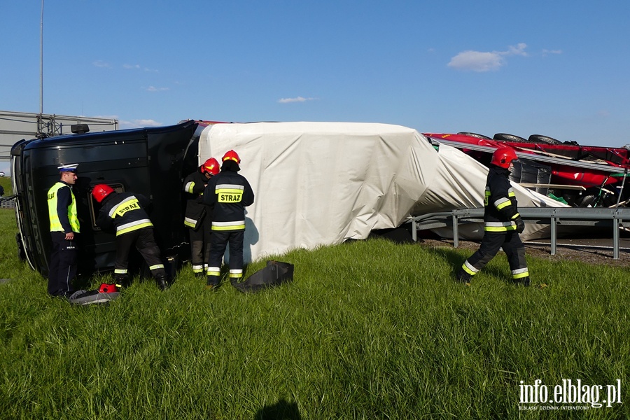 Wypadek na S22. Po zderzeniu dwch pojazdw ciarwka zablokowaa na kilka godzin "Berlink", fot. 33