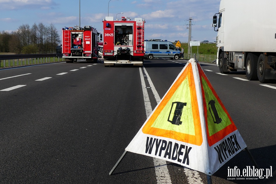 Wypadek na S22. Po zderzeniu dwch pojazdw ciarwka zablokowaa na kilka godzin "Berlink", fot. 35