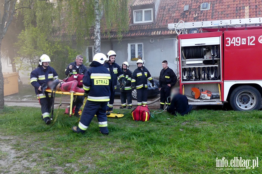 Kamienna: poar w mieszkaniu na pierwszym pitrze. Jedna osoba przewieziona do szpitala, fot. 4