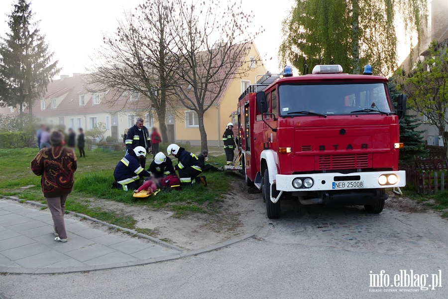 Kamienna: poar w mieszkaniu na pierwszym pitrze. Jedna osoba przewieziona do szpitala, fot. 5