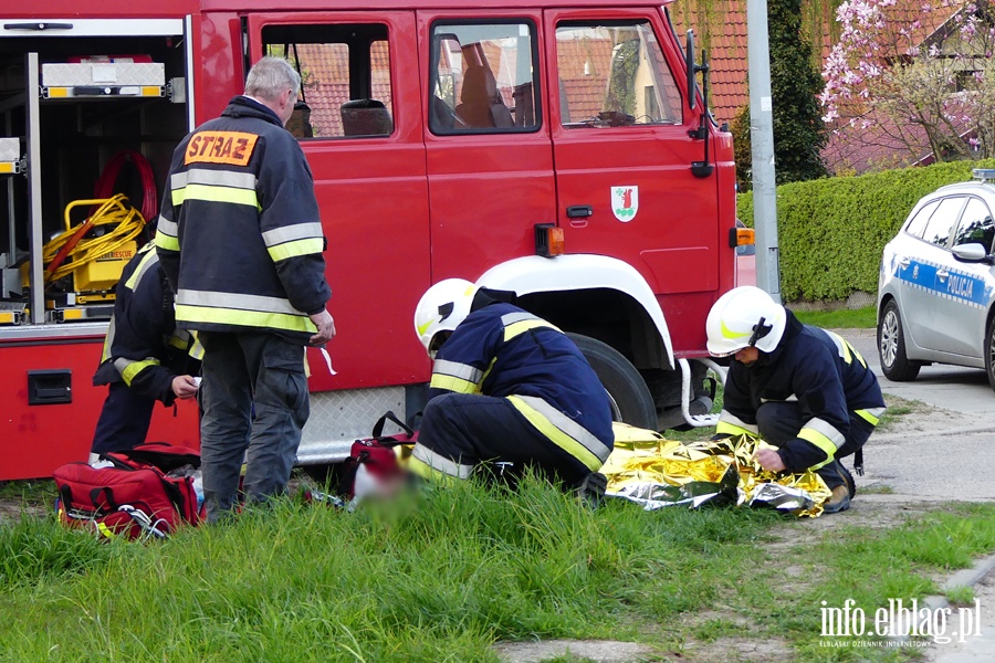 Kamienna: poar w mieszkaniu na pierwszym pitrze. Jedna osoba przewieziona do szpitala, fot. 11