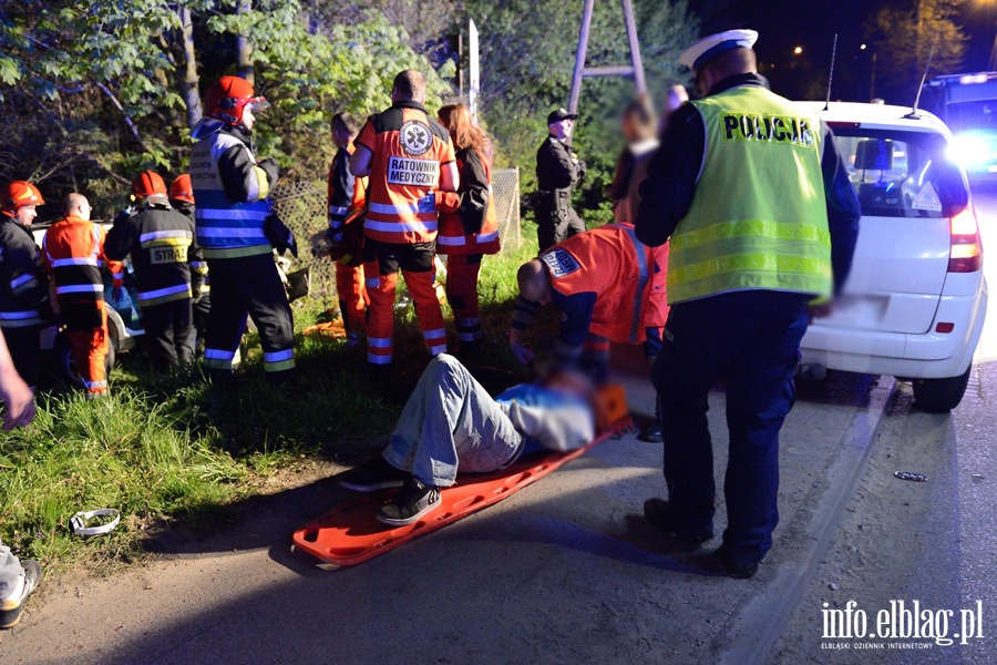 Wypadek w Gronowie Grnym. Pi osb rannych, kierowca prawdopodobnie pijany!, fot. 4