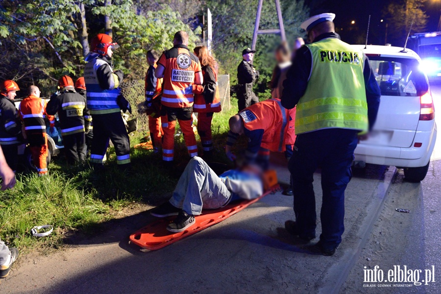 Wypadek w Gronowie Górnym. Pięć osób rannych, kierowca prawdopodobnie pijany!, fot. 4