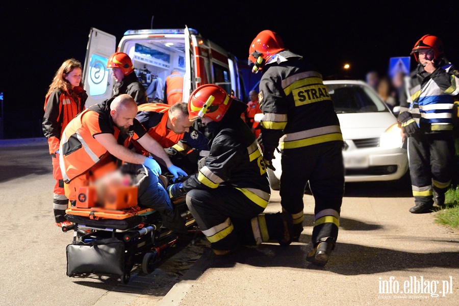 Wypadek w Gronowie Górnym. Pięć osób rannych, kierowca prawdopodobnie pijany!, fot. 18