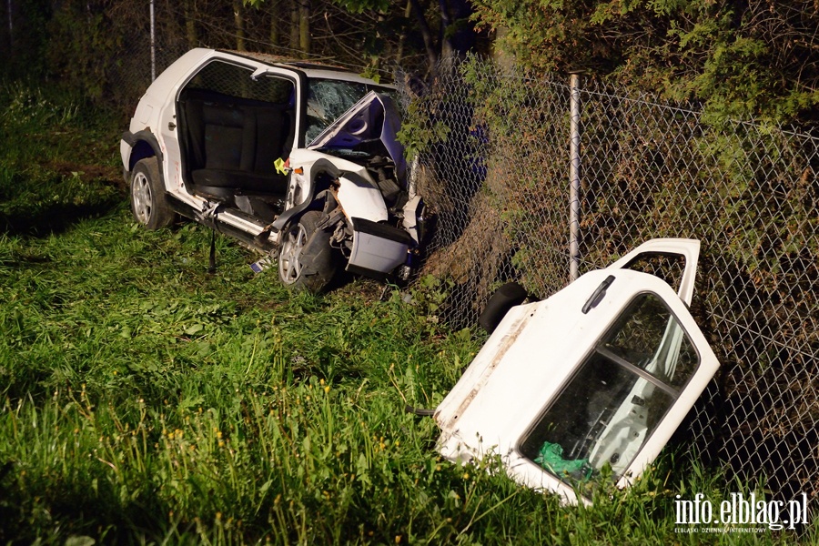 Wypadek w Gronowie Górnym. Pięć osób rannych, kierowca prawdopodobnie pijany!, fot. 23