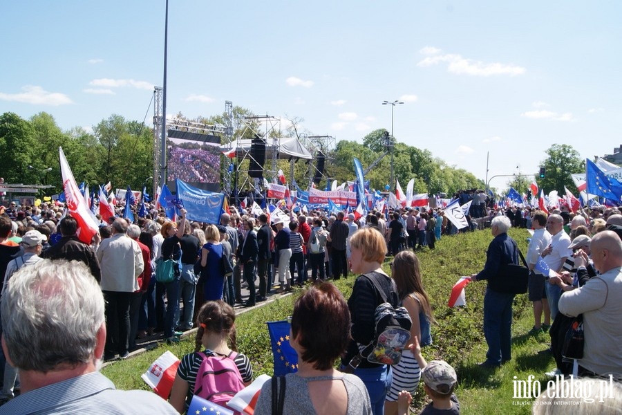 Elblanie podczas stoecznego przemarszu KOD "Jestemy i bdziemy w Europie!", fot. 7