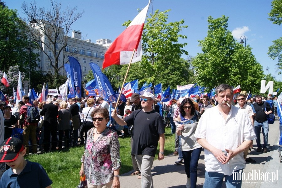Elblążanie podczas stołecznego przemarszu KOD "Jesteśmy i będziemy w Europie!", fot. 12