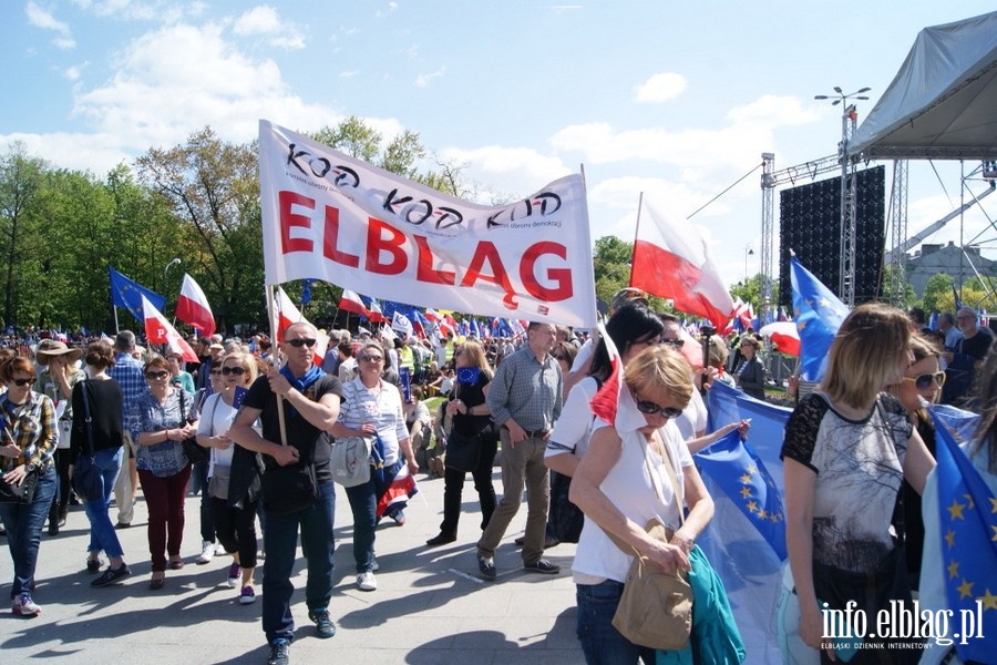Elblanie podczas stoecznego przemarszu KOD "Jestemy i bdziemy w Europie!", fot. 17