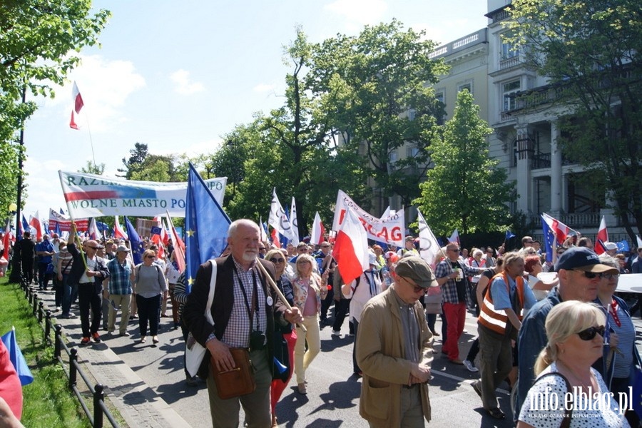 Elblanie podczas stoecznego przemarszu KOD "Jestemy i bdziemy w Europie!", fot. 22